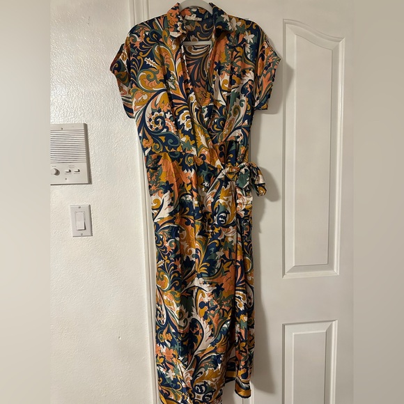 Dresses & Skirts - Vibrant Patterned Wrap Dress